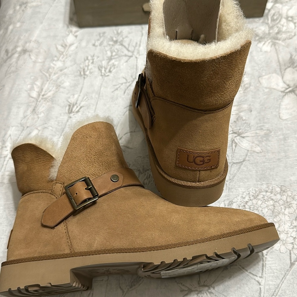 UGG Romely Short Buckle Boots - Size 8